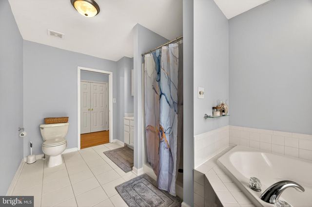 215 RAMBLIN ROSE LN, Martinsburg, WV 25404
