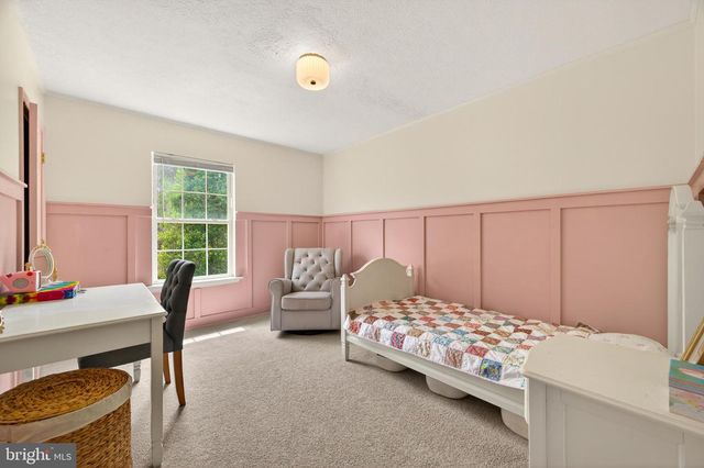 215 RAMBLIN ROSE LN, Martinsburg, WV 25404