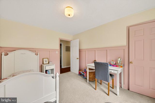 215 RAMBLIN ROSE LN, Martinsburg, WV 25404