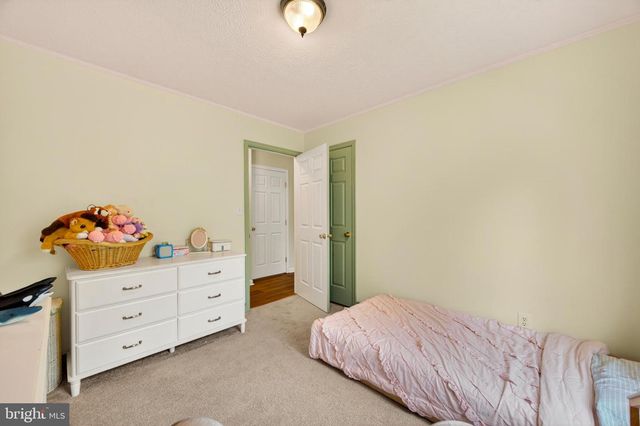 215 RAMBLIN ROSE LN, Martinsburg, WV 25404