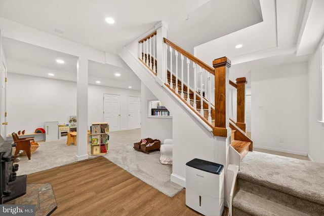 215 RAMBLIN ROSE LN, Martinsburg, WV 25404