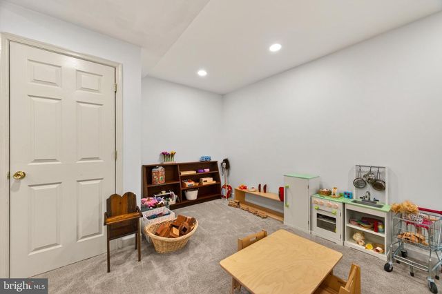 215 RAMBLIN ROSE LN, Martinsburg, WV 25404