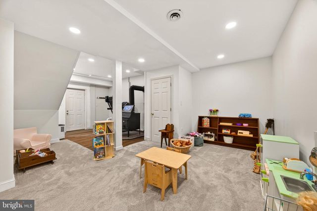 215 RAMBLIN ROSE LN, Martinsburg, WV 25404