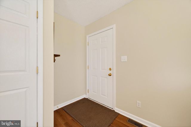 215 RAMBLIN ROSE LN, Martinsburg, WV 25404