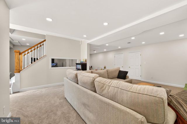215 RAMBLIN ROSE LN, Martinsburg, WV 25404