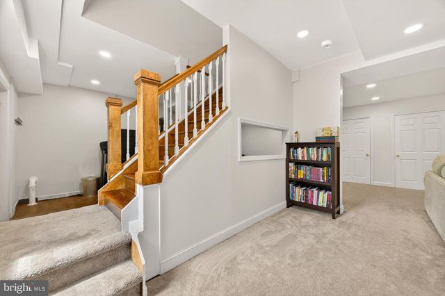 215 RAMBLIN ROSE LN, Martinsburg, WV 25404
