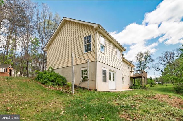 215 RAMBLIN ROSE LN, Martinsburg, WV 25404
