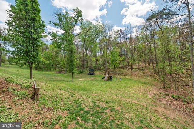 215 RAMBLIN ROSE LN, Martinsburg, WV 25404