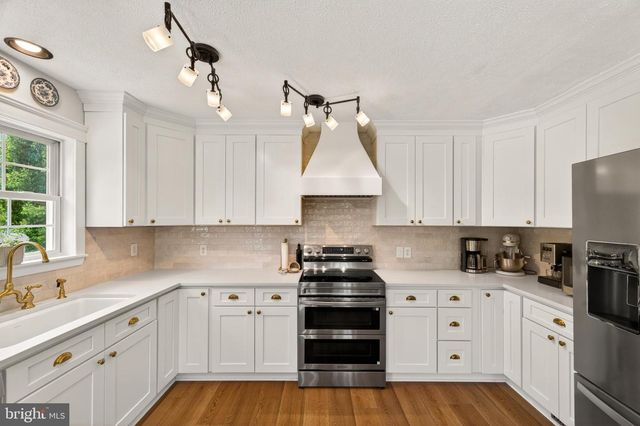 215 RAMBLIN ROSE LN, Martinsburg, WV 25404