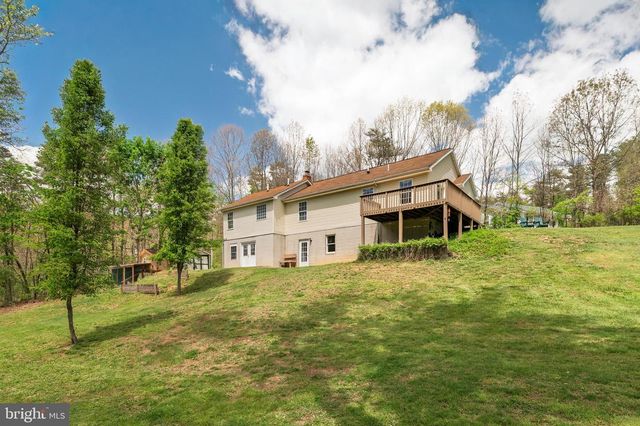215 RAMBLIN ROSE LN, Martinsburg, WV 25404