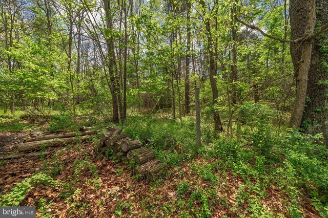 215 RAMBLIN ROSE LN, Martinsburg, WV 25404
