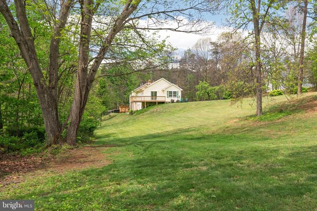 215 RAMBLIN ROSE LN, Martinsburg, WV 25404