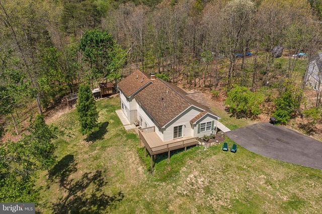 215 RAMBLIN ROSE LN, Martinsburg, WV 25404