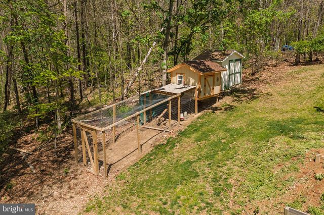 215 RAMBLIN ROSE LN, Martinsburg, WV 25404