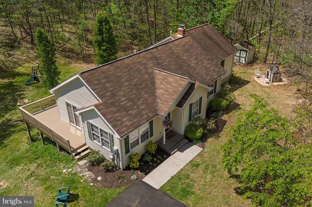 215 RAMBLIN ROSE LN, Martinsburg, WV 25404