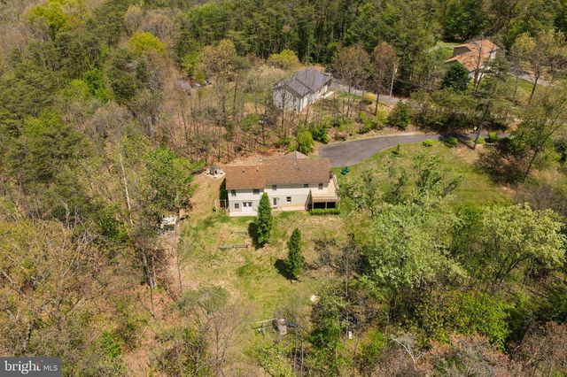 215 RAMBLIN ROSE LN, Martinsburg, WV 25404