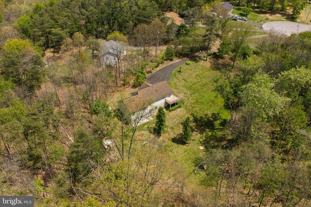 215 RAMBLIN ROSE LN, Martinsburg, WV 25404