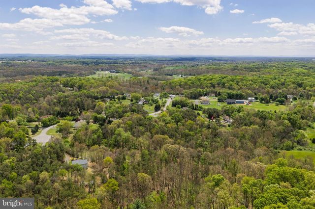215 RAMBLIN ROSE LN, Martinsburg, WV 25404