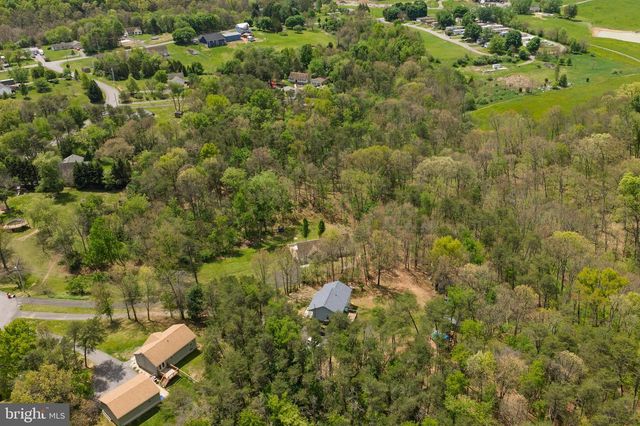 215 RAMBLIN ROSE LN, Martinsburg, WV 25404