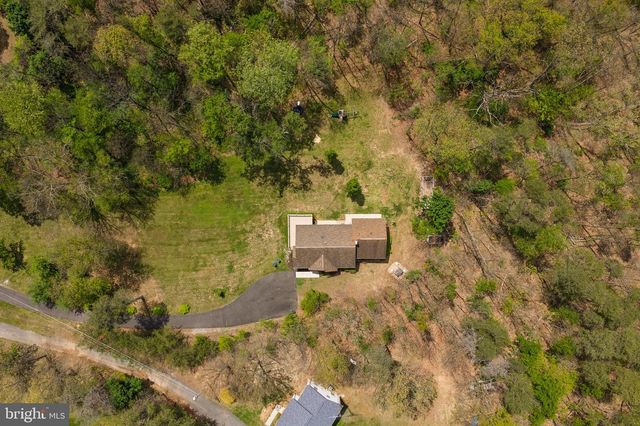215 RAMBLIN ROSE LN, Martinsburg, WV 25404