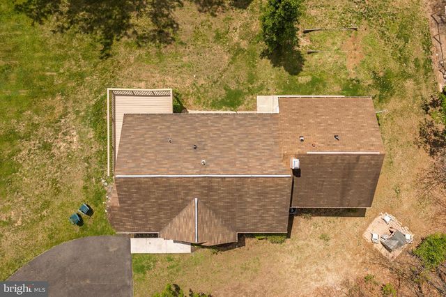 215 RAMBLIN ROSE LN, Martinsburg, WV 25404