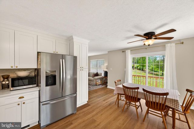 215 RAMBLIN ROSE LN, Martinsburg, WV 25404