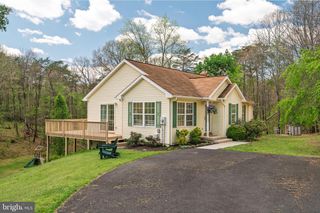 215 RAMBLIN ROSE LN, Martinsburg, WV 25404