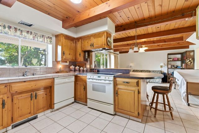 670 W Kanai Avenue, Porterville, CA 93257