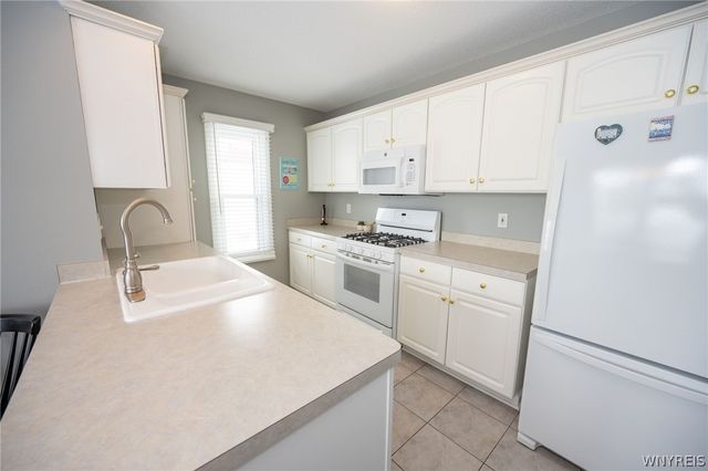 13 Alexander Parkway, Pendleton, NY 14120