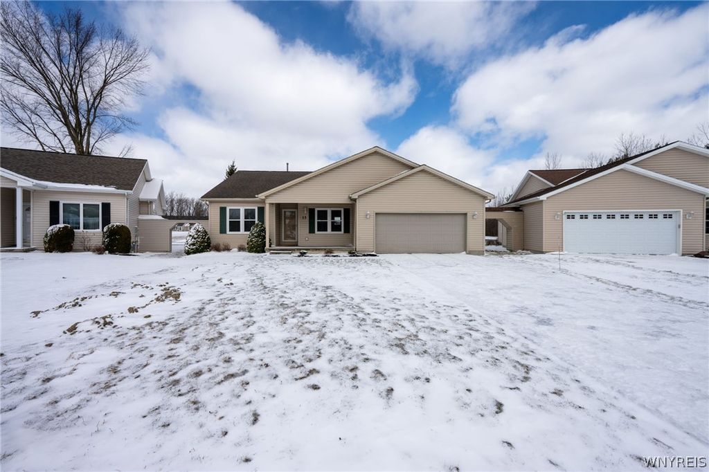 13 Alexander Parkway, Pendleton, NY 14120