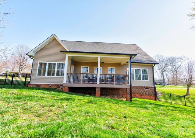 1309 Oak Canopy Road, Lincolnton, NC 28092