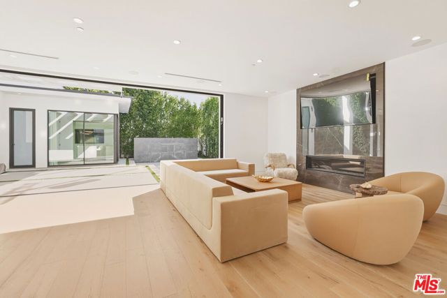 5316 Lennox Avenue, Sherman Oaks, CA 91401