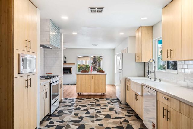 117 Aliso Drive, Palm Springs, CA 92264