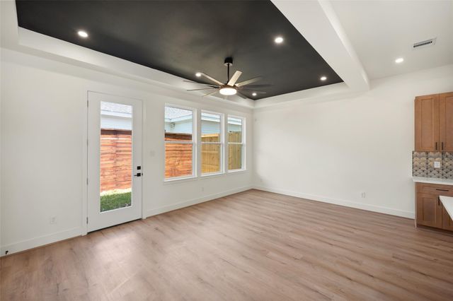 307 Quitman A, Houston, TX 77009