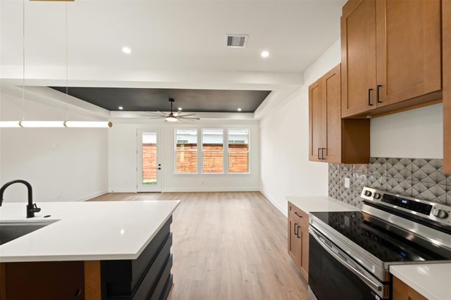 307 Quitman A, Houston, TX 77009