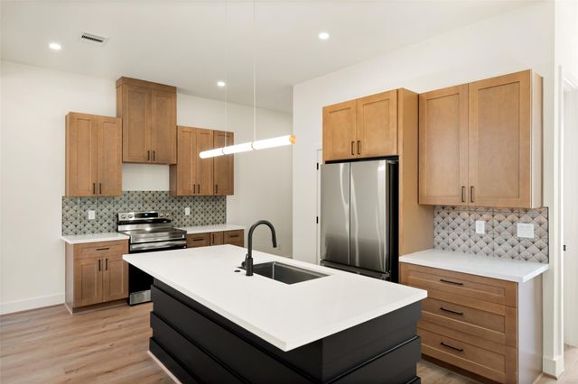 307 Quitman A, Houston, TX 77009