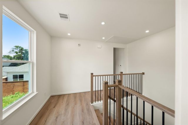 307 Quitman A, Houston, TX 77009