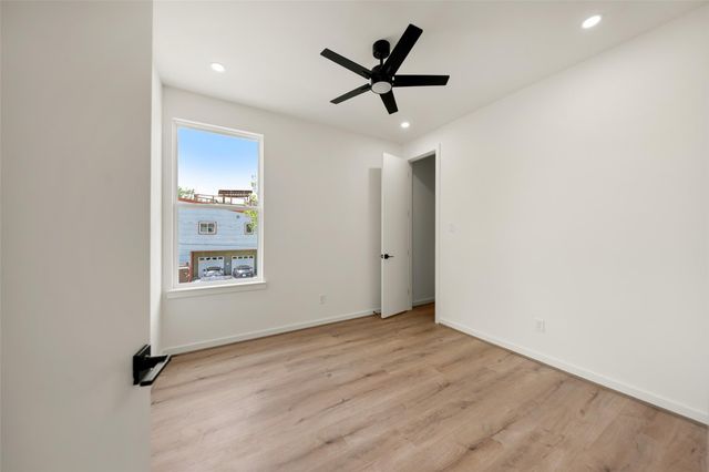 307 Quitman A, Houston, TX 77009