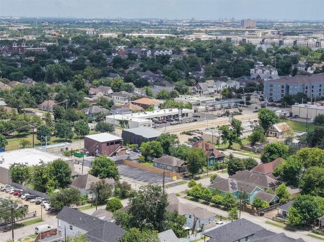 307 Quitman A, Houston, TX 77009