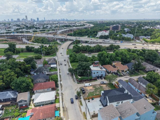 307 Quitman A, Houston, TX 77009