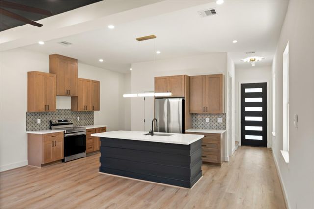 307 Quitman A, Houston, TX 77009