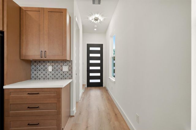 307 Quitman A, Houston, TX 77009