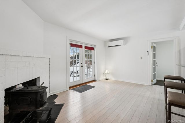 4 Fairview Drive, Tomkins Cove, NY 10986