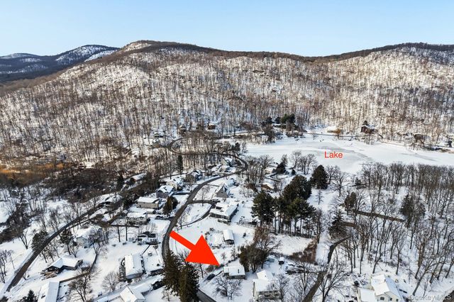 4 Fairview Drive, Tomkins Cove, NY 10986