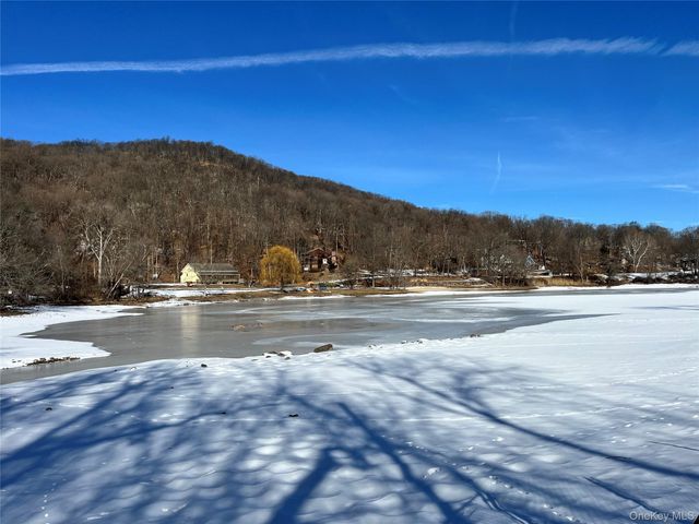 4 Fairview Drive, Tomkins Cove, NY 10986