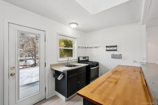 4 Fairview Drive, Tomkins Cove, NY 10986