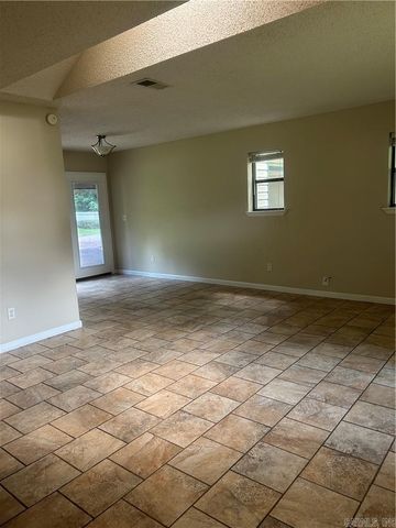 1341 S Tampa, Russellville, AR 72802