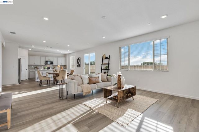 337 Frizzante Lane, Manteca, CA 95337