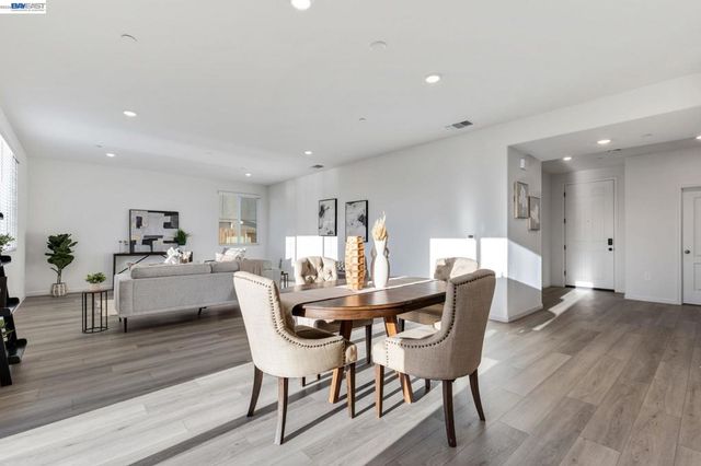 337 Frizzante Lane, Manteca, CA 95337