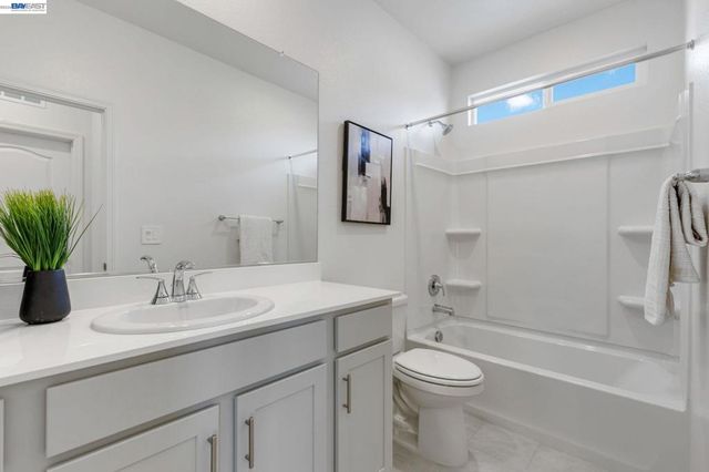 337 Frizzante Lane, Manteca, CA 95337